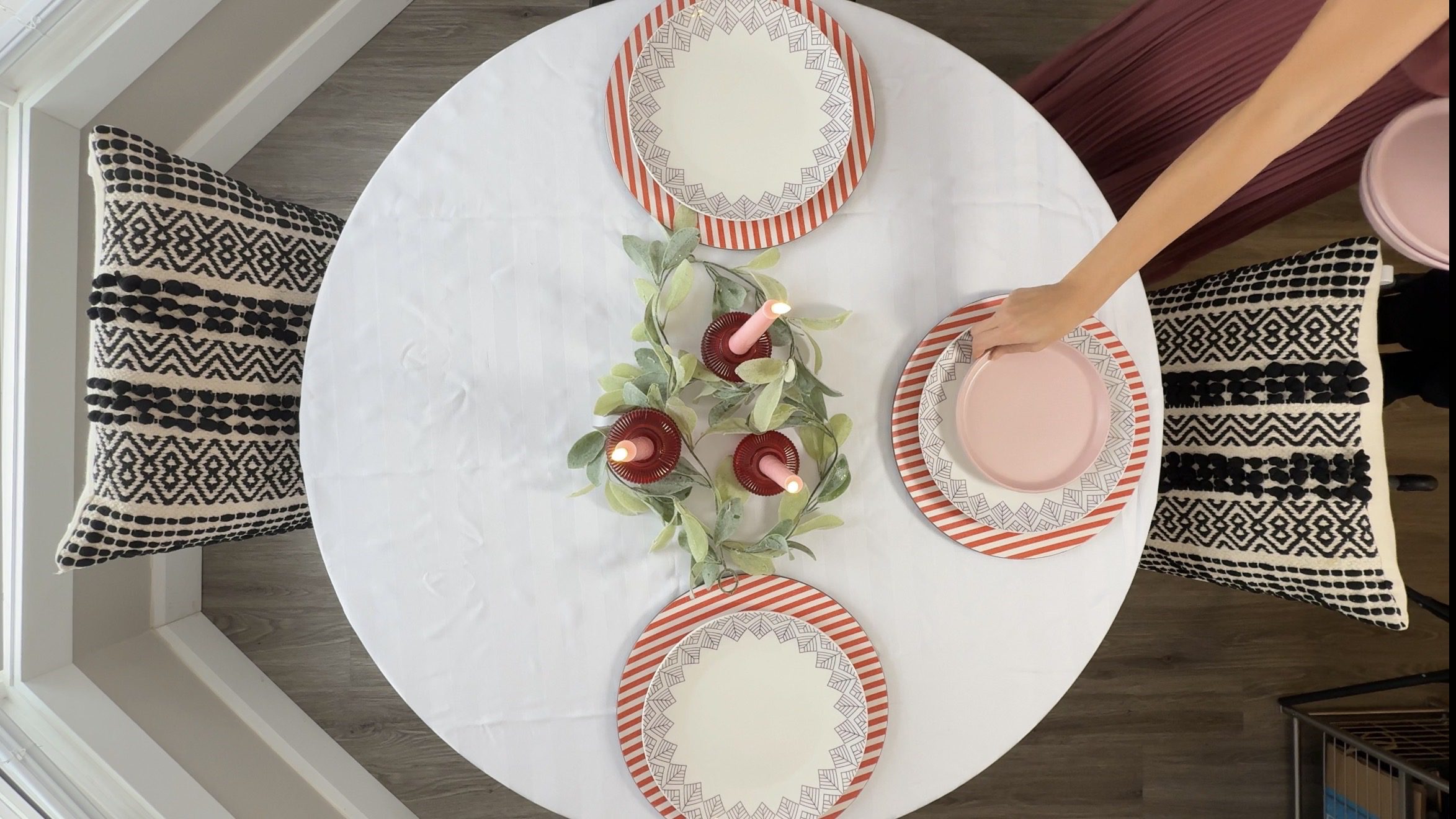 Christmas Table Decor _Dinnerware
